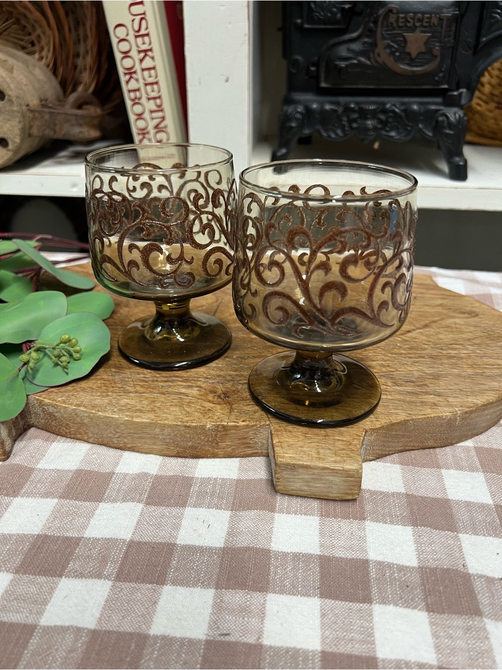 Vintage drinking glasses brown raised scroll retro replacement decor